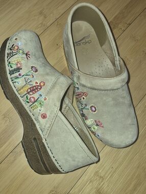 DANSKO 38 Clog Comfort Embroidered Flowers Leather Slip On Flats Shoes
